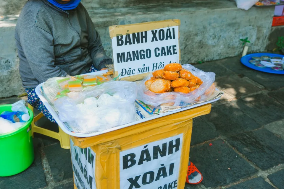 Bàn ăn tại Trần Quỳnh Trâm